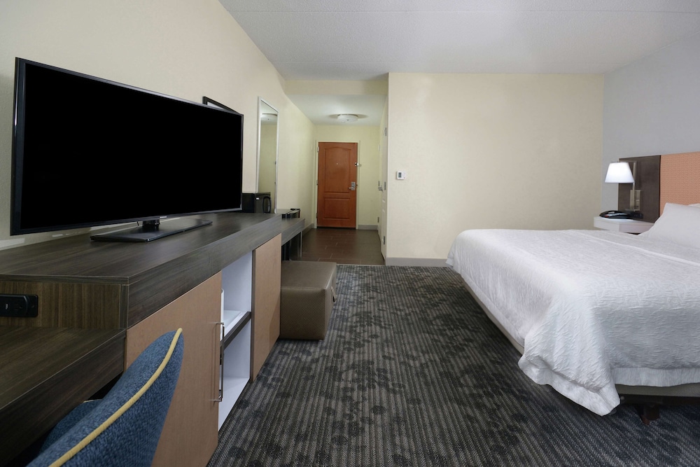 Standard Room, 1 King Bed, Non Smoking - Photo 2