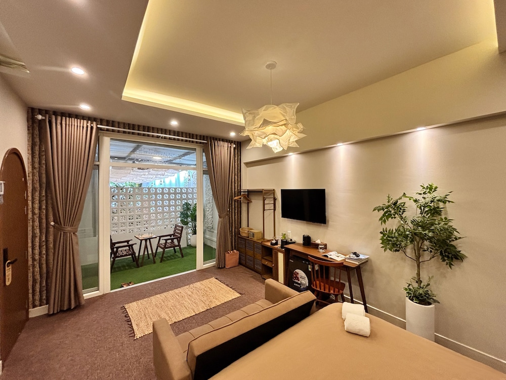 Room, 1 King Bed, Garden View