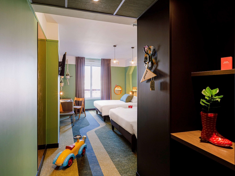 Standard Room, 2 Double Beds thumbnail 6