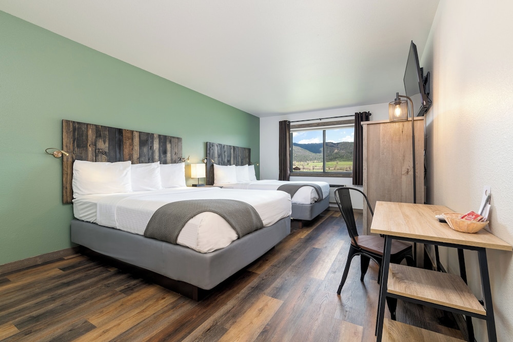 Premium Room, 2 Queen Beds, Non Smoking photo 2
