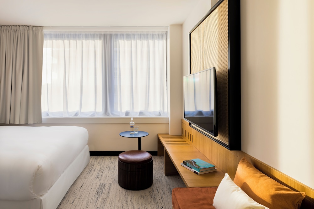 Room, 1 King Bed, Park View - Photo 3