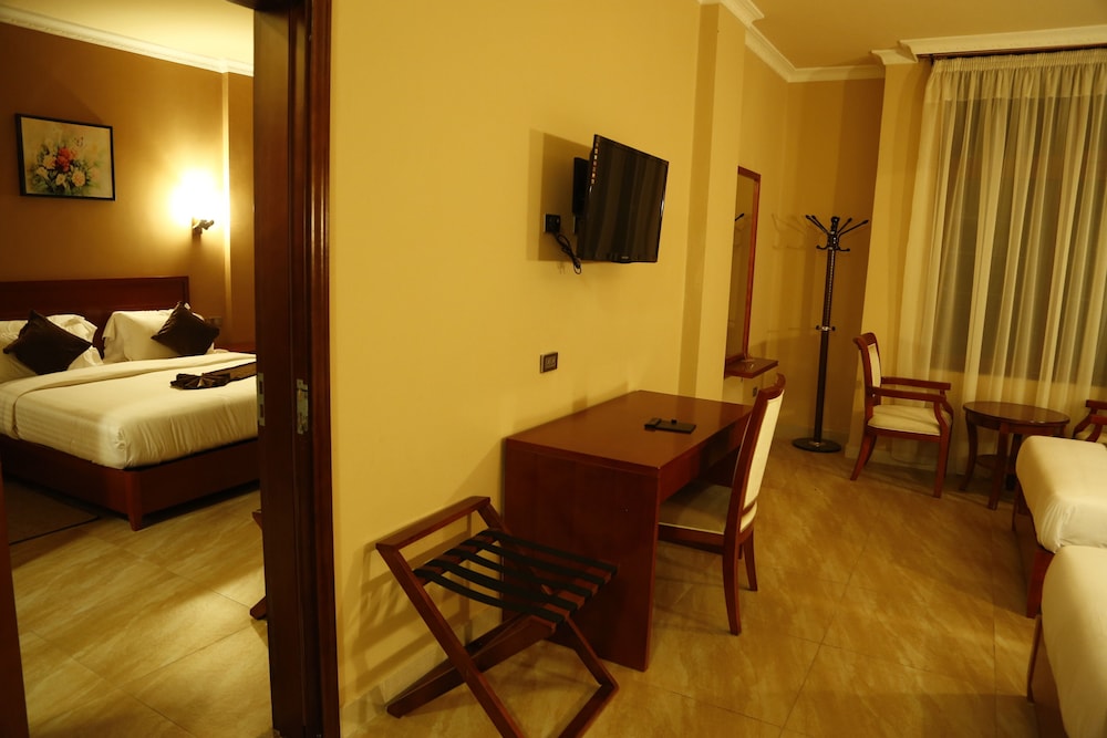 Twin Room, Connecting Rooms