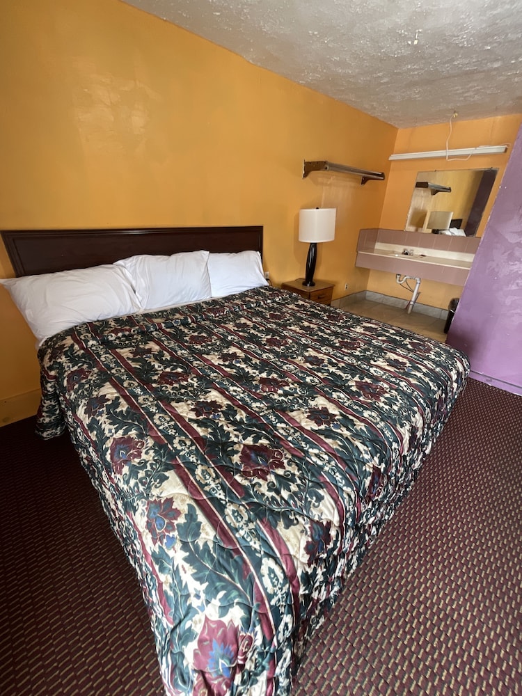 Standard Room, 1 Queen Bed, Non Smoking photo 2
