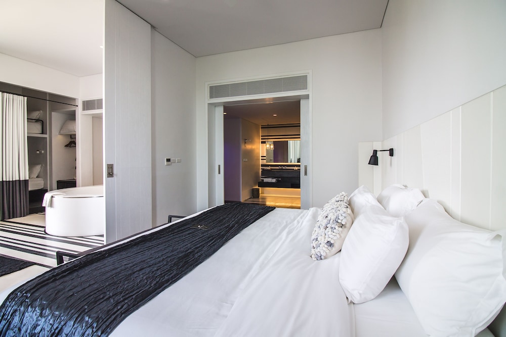 Family Suite with Plunge Bath - Photo 2
