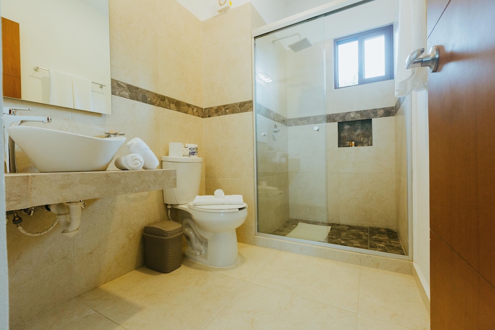 Classic Quadruple Room, Private Bathroom - Photo 12