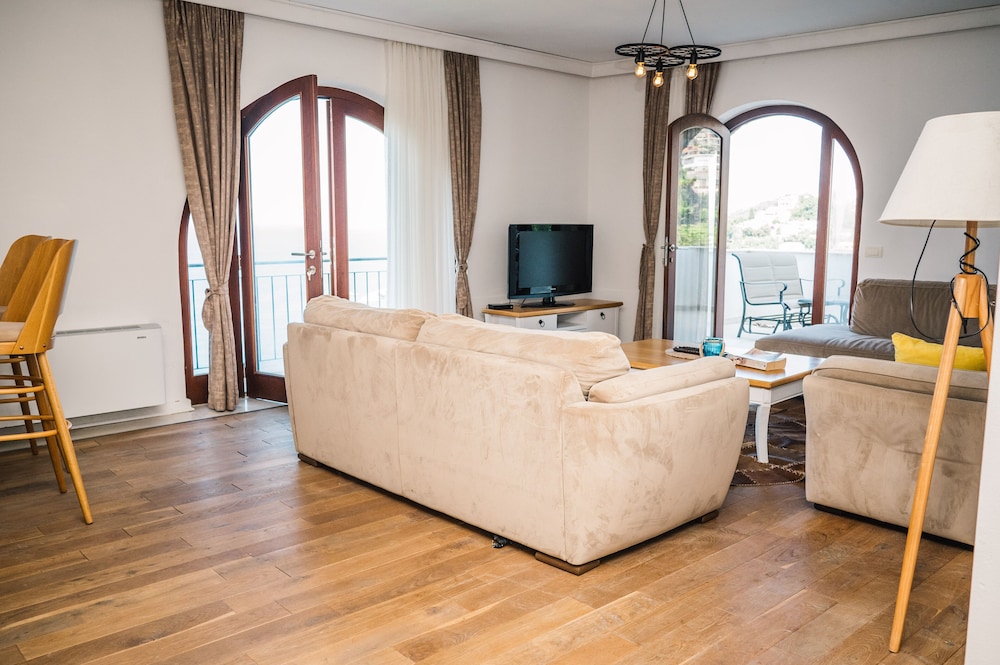 Deluxe Suite, 2 Bedrooms, Terrace, Sea View