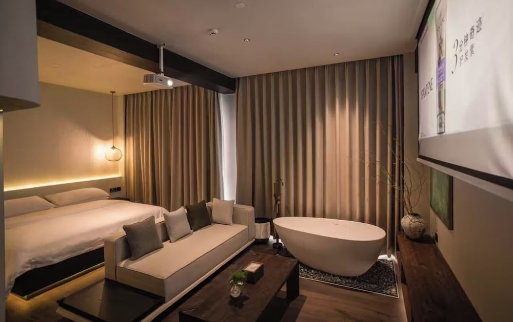 Classic Double Room, City View photo 1