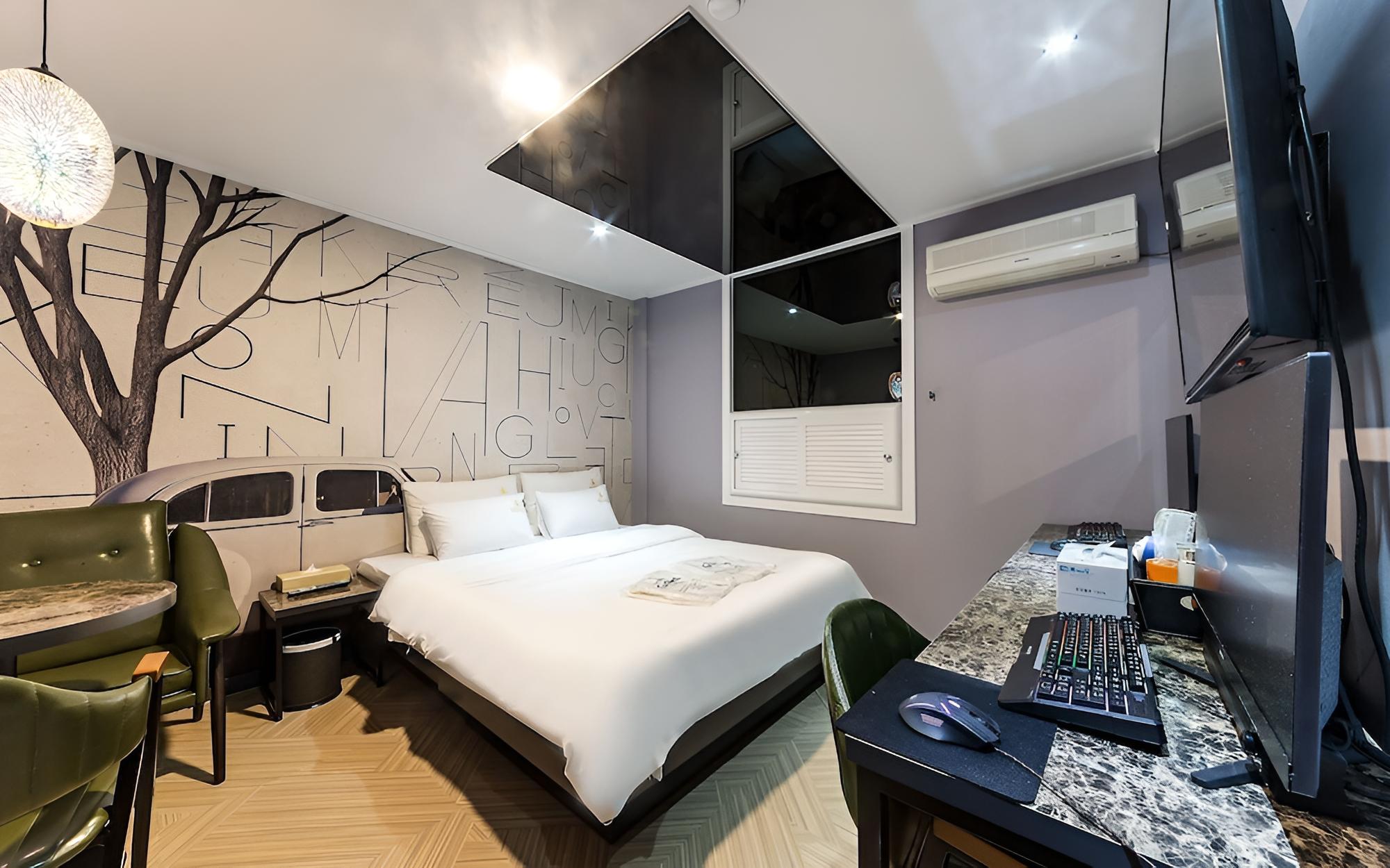 Room (Standard - Gaming Couple PC (RTX3060 )