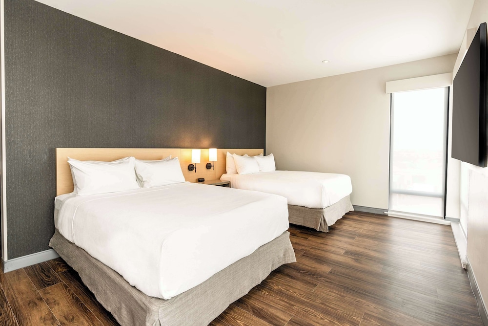 Suite, 2 Queen Beds, Roll-in Shower photo 1