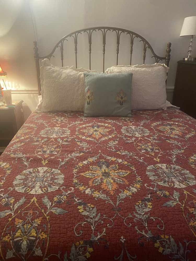 Room, 1 Queen Bed (Miss Elsie) photo 2