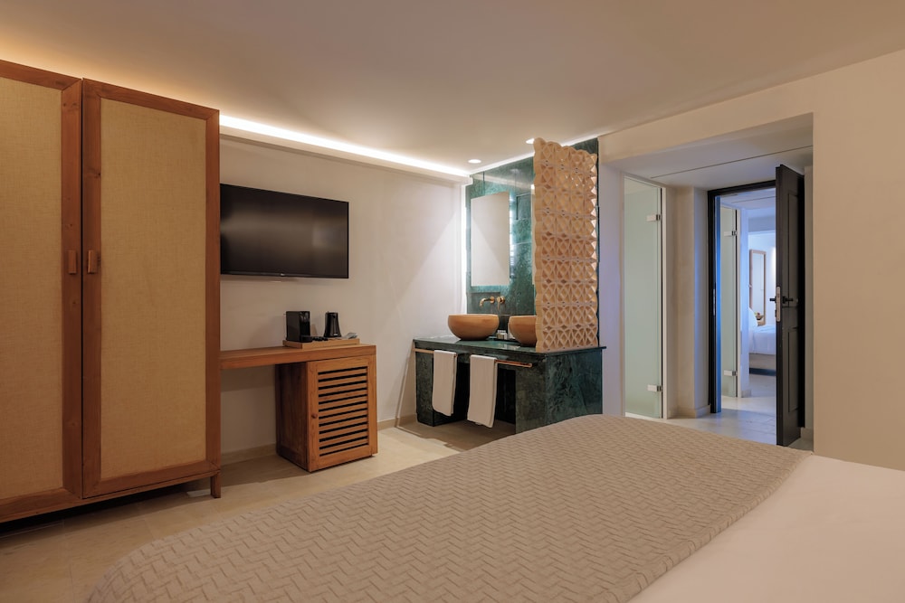 Family Suite, 2 Bedrooms, Private Pool - Photo 8