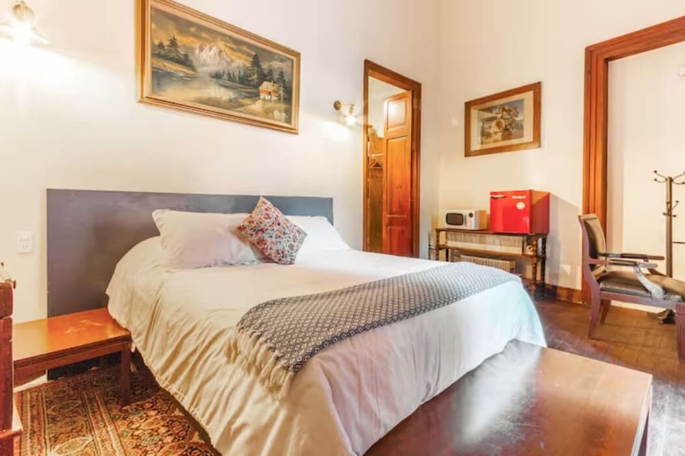 Room, 1 Queen Bed, Private Bathroom photo 1