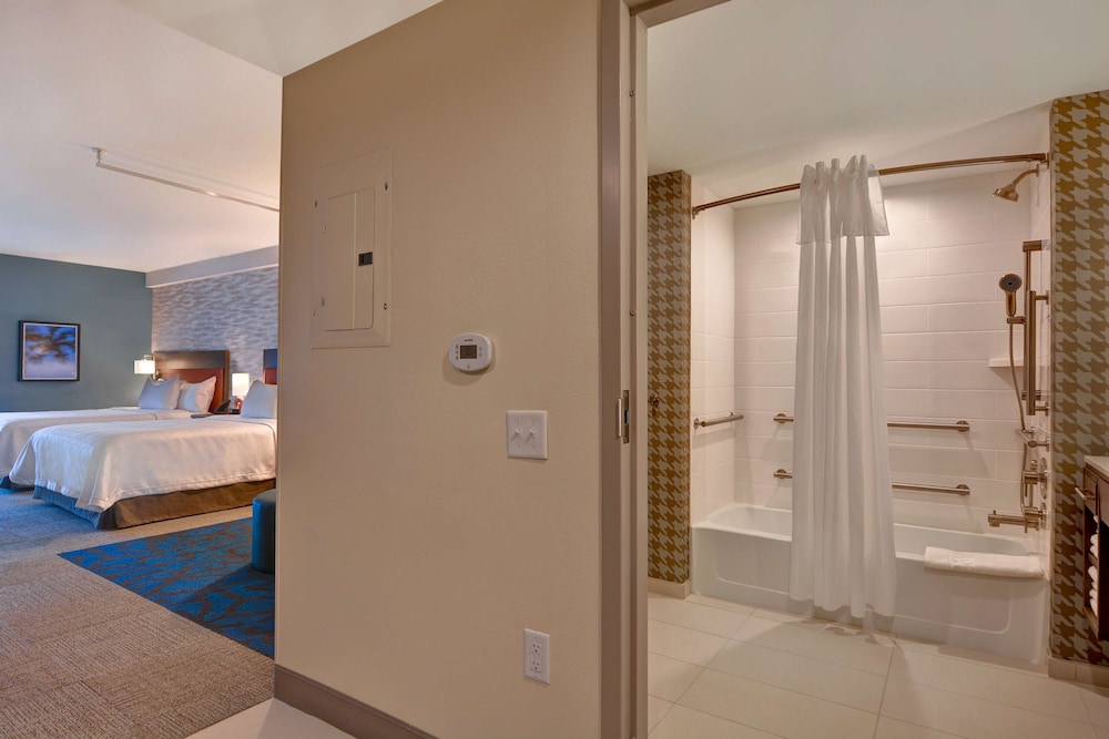 Studio, 2 Queen Beds, Accessible (Hearing) thumbnail 6