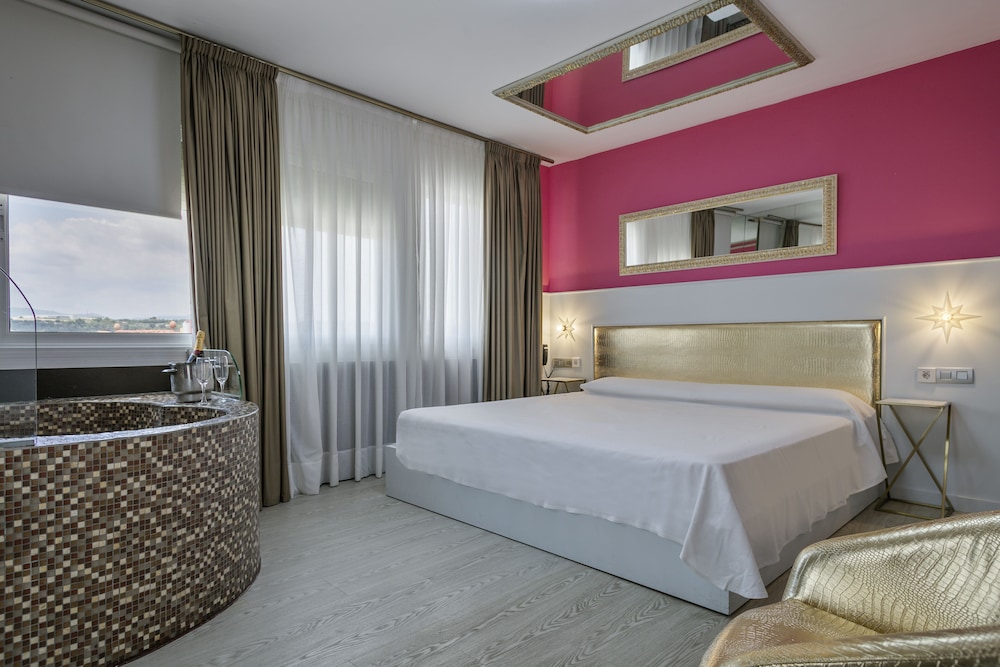 Superior Suite, 1 King Bed, Hot Tub (Balcón)