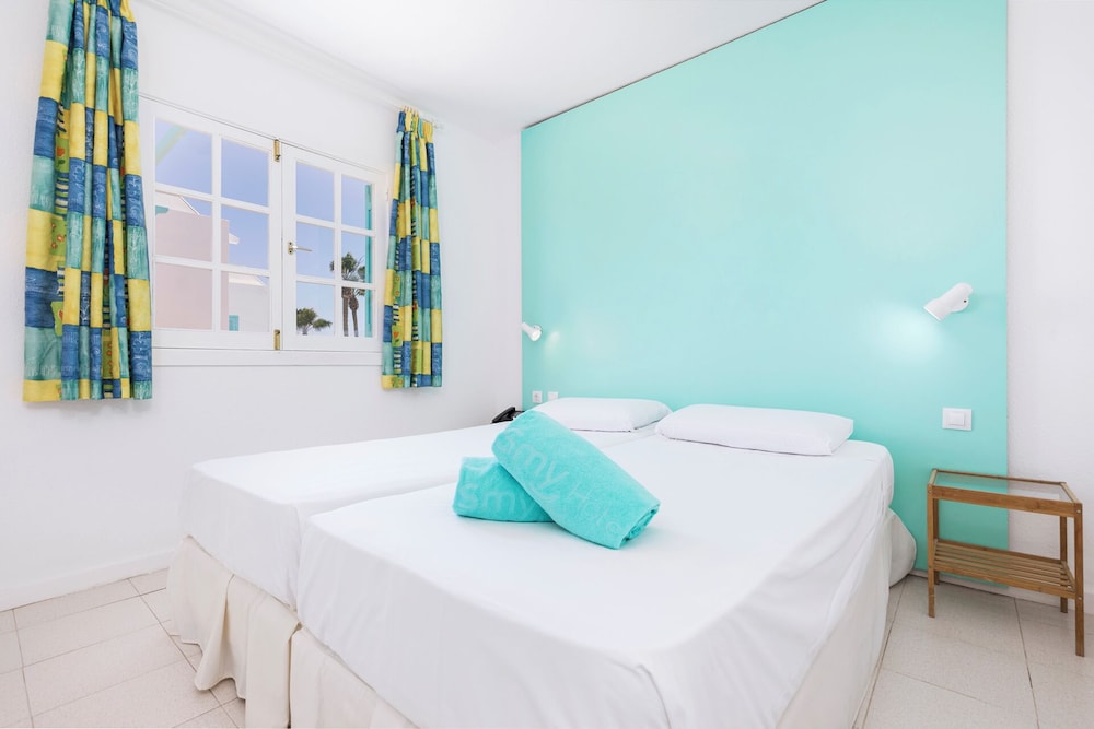 Room, 1 Bedroom - Photo 1