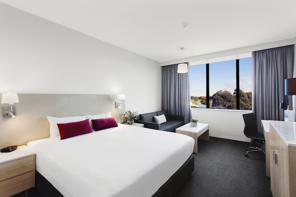 Superior Room, 1 King Bed, Lake View - Photo 1