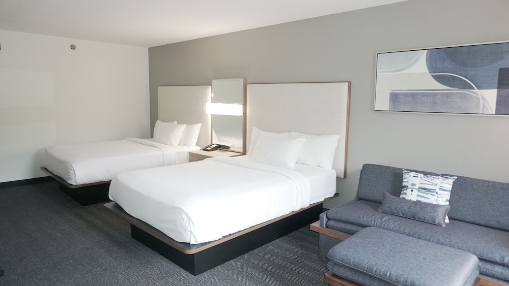 Room, 2 Queen Beds - Photo 6