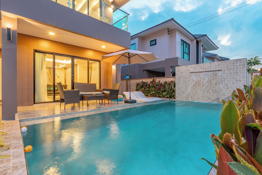Luxury Villa, 4 Bedrooms, Non Smoking, Balcony photo 2
