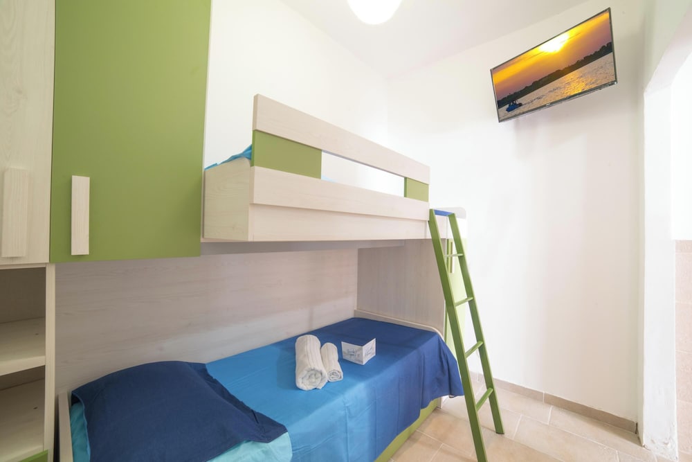 Family Villa, Multiple Bedrooms, 2 Bathrooms, Sea Facing (Villa Benedetta On SeaShore)