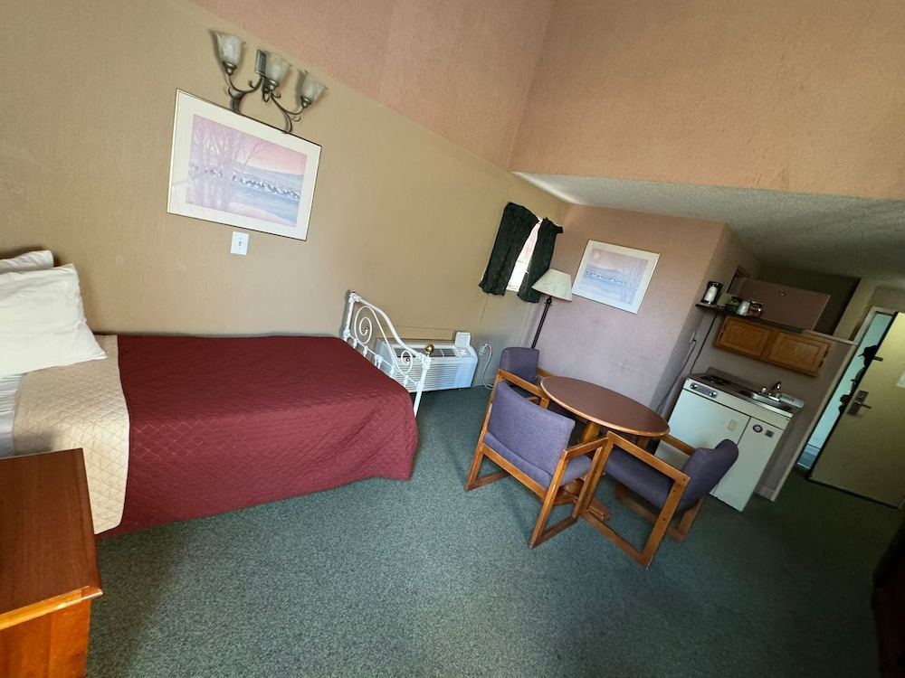 Superior Room, Multiple Beds, Smoking photo 2