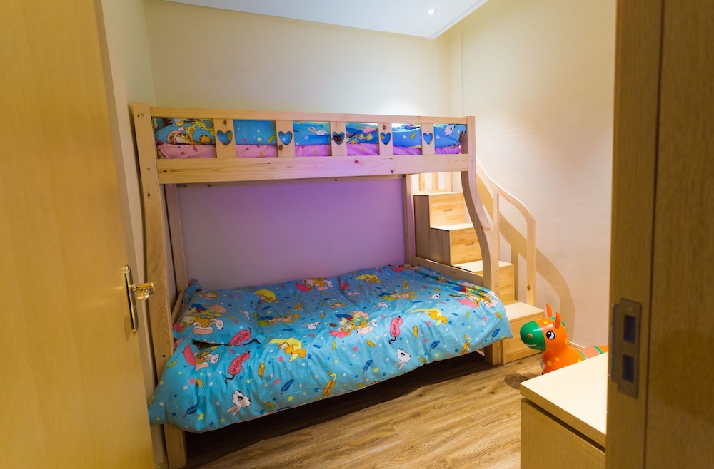 Family Room-B photo 1