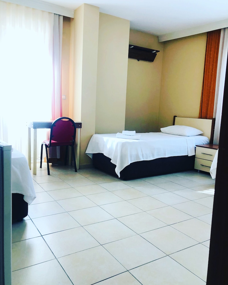 Economy Triple Room photo 1