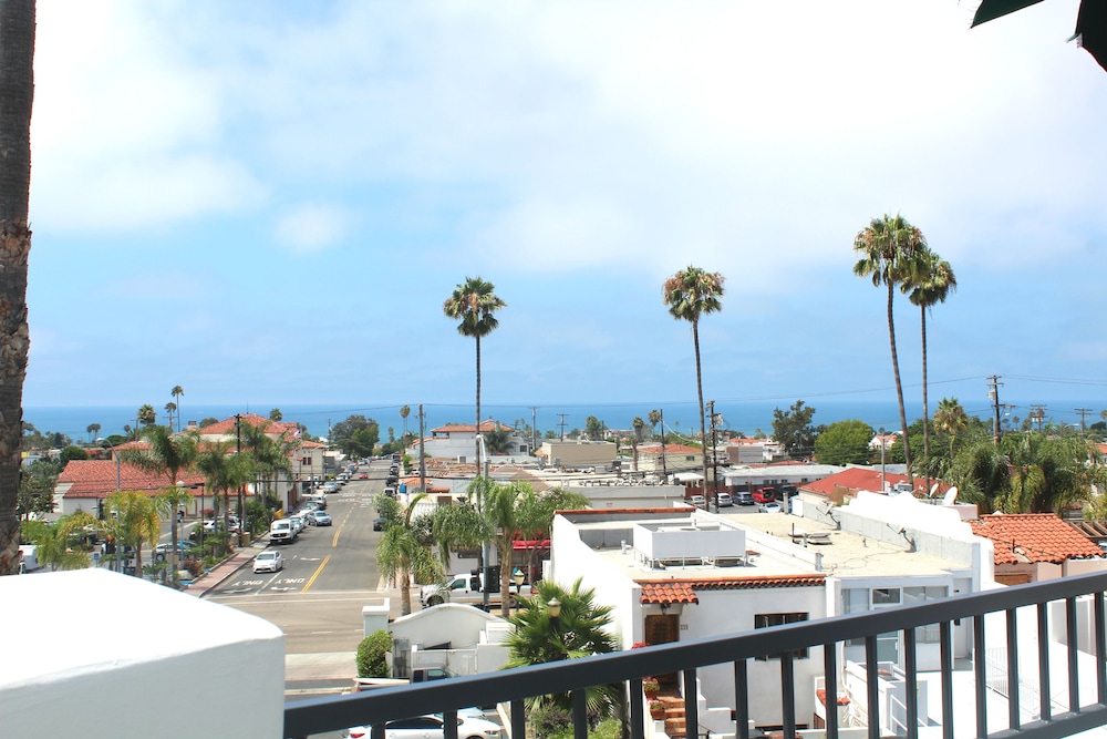 Deluxe Room, 1 King Bed, Non Smoking, Ocean View - Photo 6
