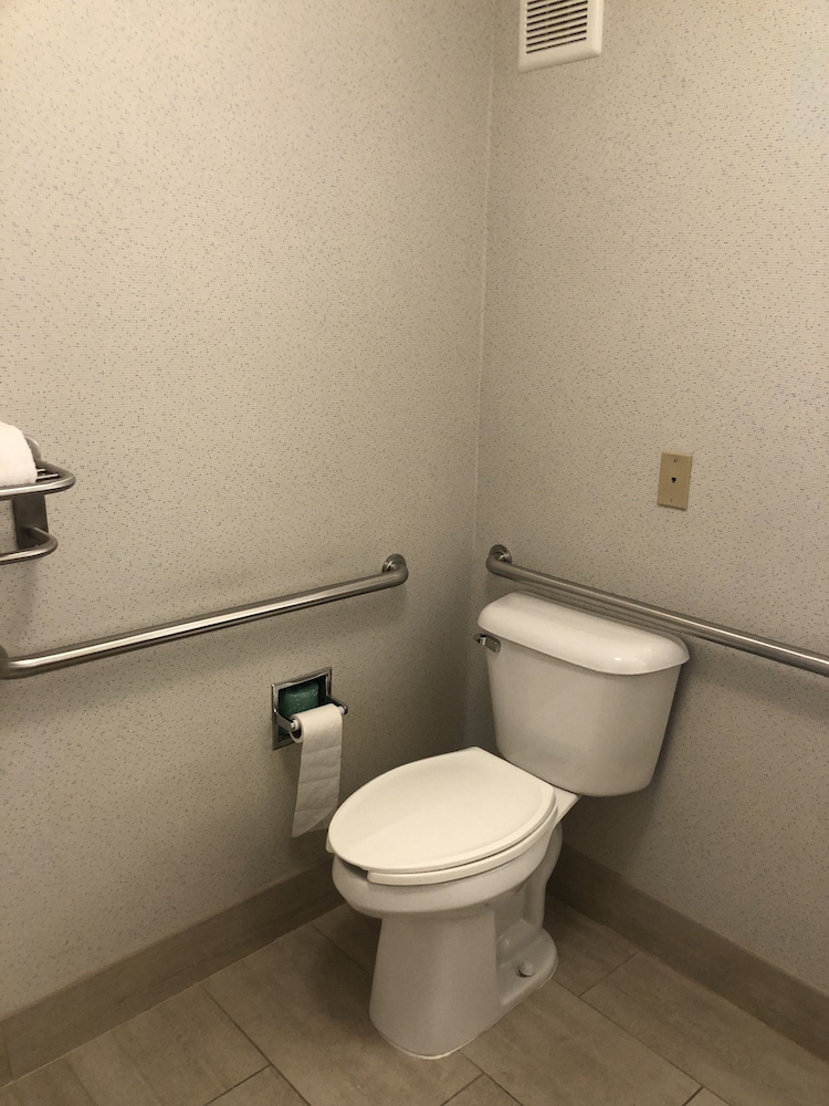 Standard Room, 1 King Bed, Accessible (Communication, Accessible Tub) - Photo 5