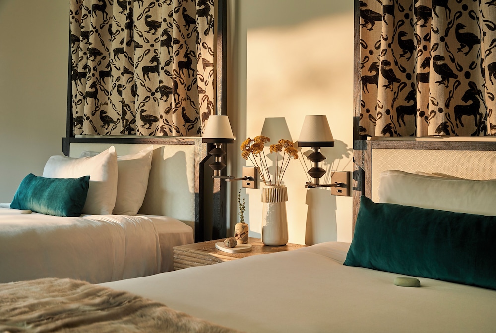 Room, 2 Queen Beds, Balcony - Photo 1