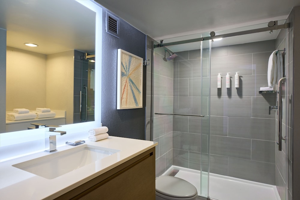 Room, 2 Queen Beds (Hearing Accessible) - Photo 2