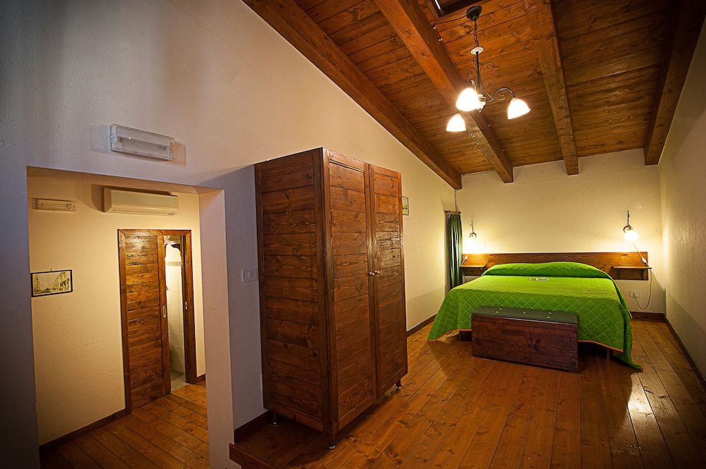 Classic Triple Room - Photo 1