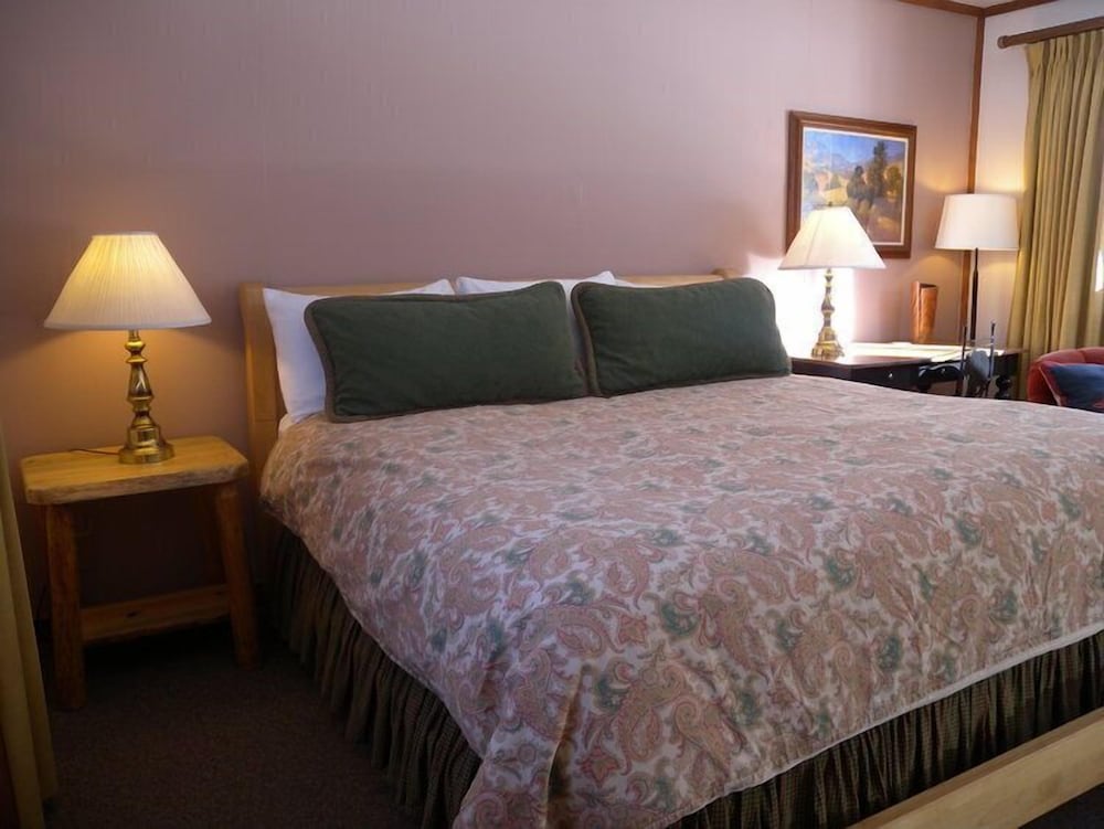 Deluxe Double Room, Private Bathroom (Room 3 - No Pets Allowed) photo 3