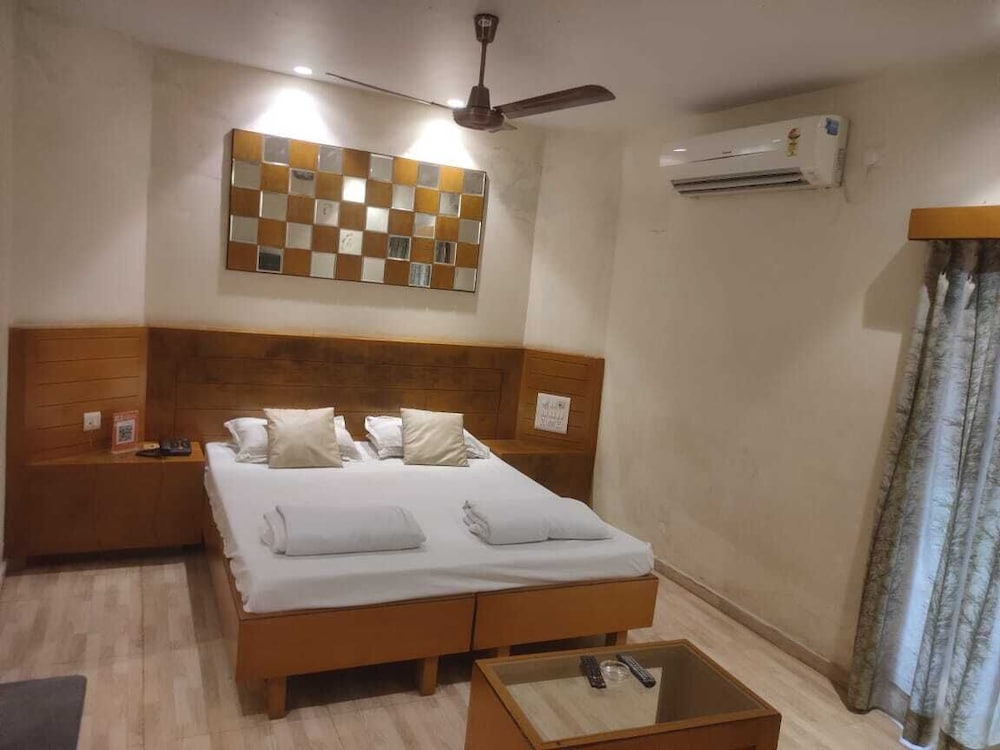 Executive Room- Lower Deck photo 1