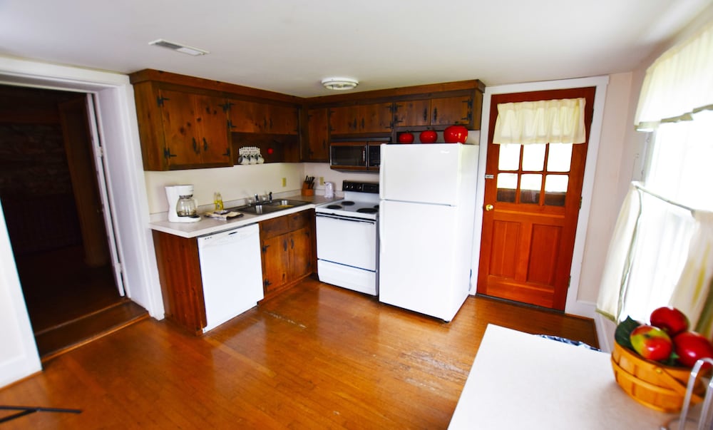 Boxwood Cottage - Photo 4