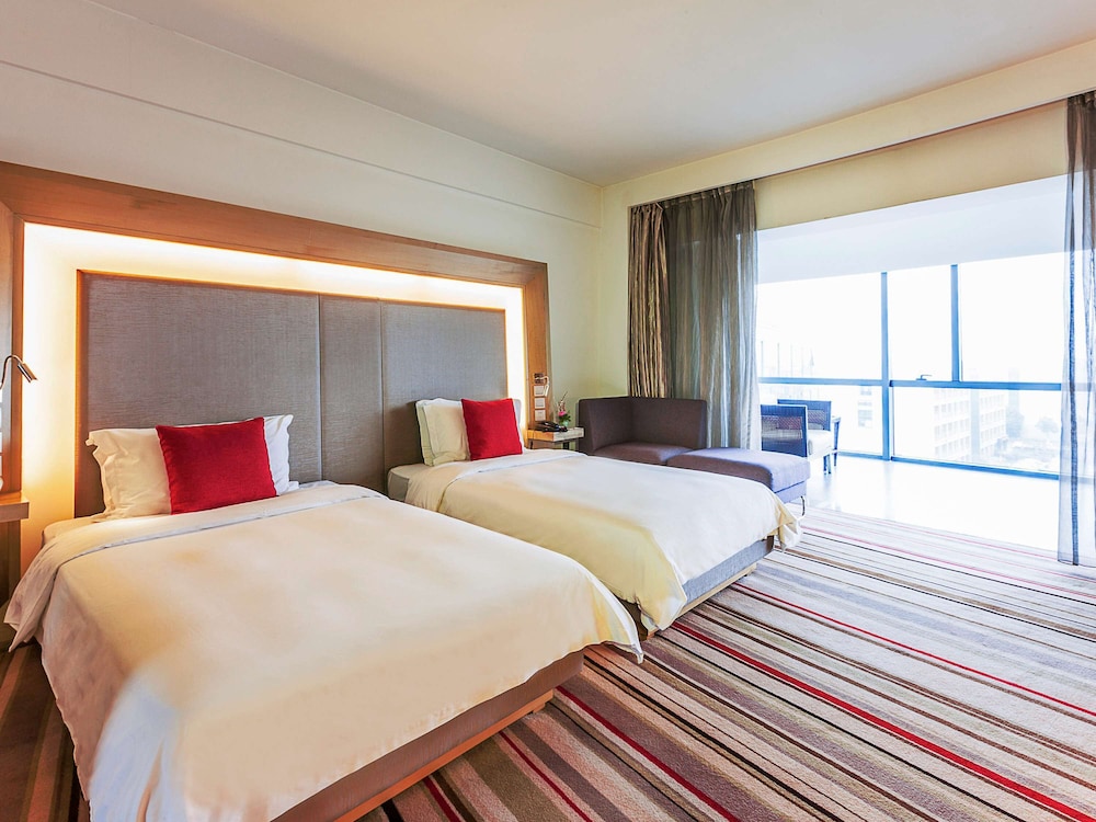 Premier Room, 2 Twin Beds - Photo 1