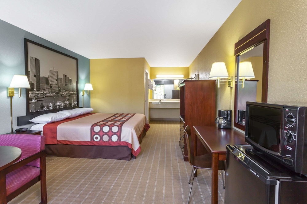 Room, Accessible photo 1