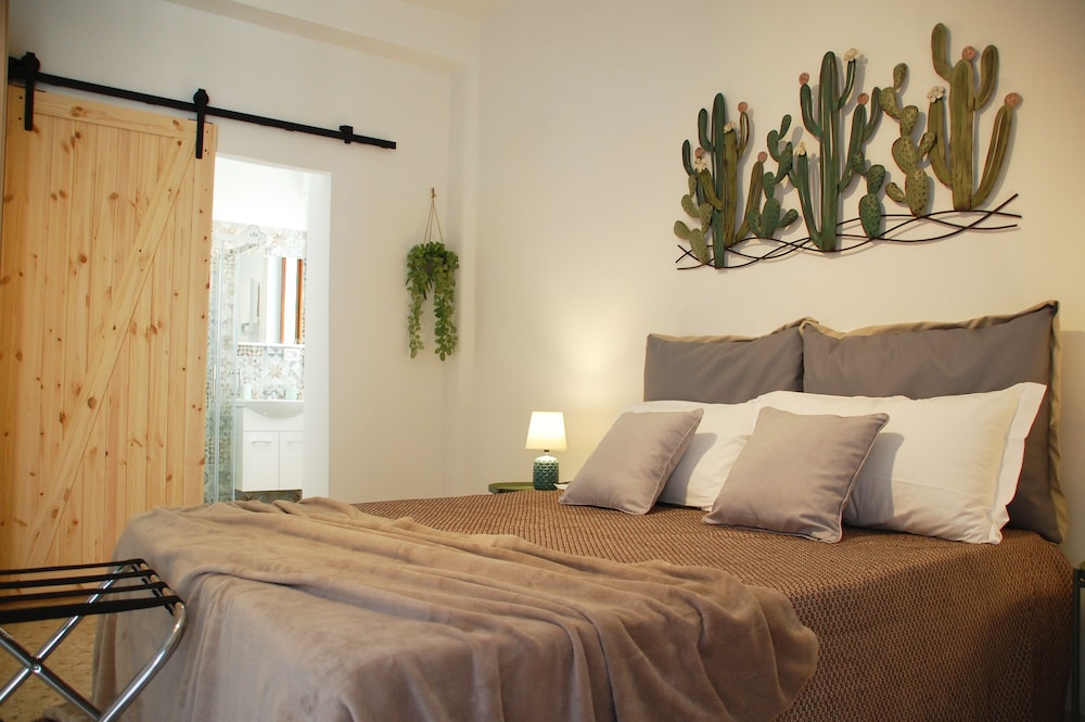 Deluxe Quadruple Room, Private Bathroom (3)