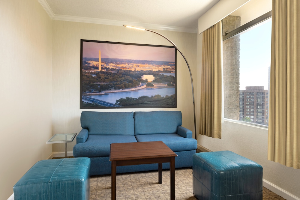 Junior Suite, 1 King Bed, Accessible Bathtub (Communications Accessible) photo 3