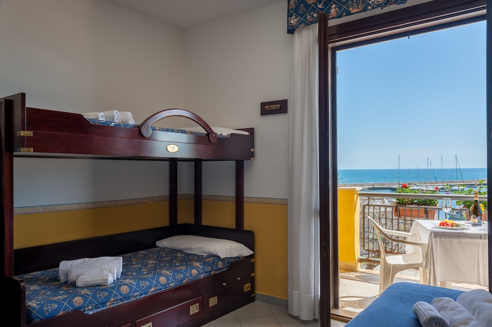 Triple Room, Balcony, Sea View photo 3