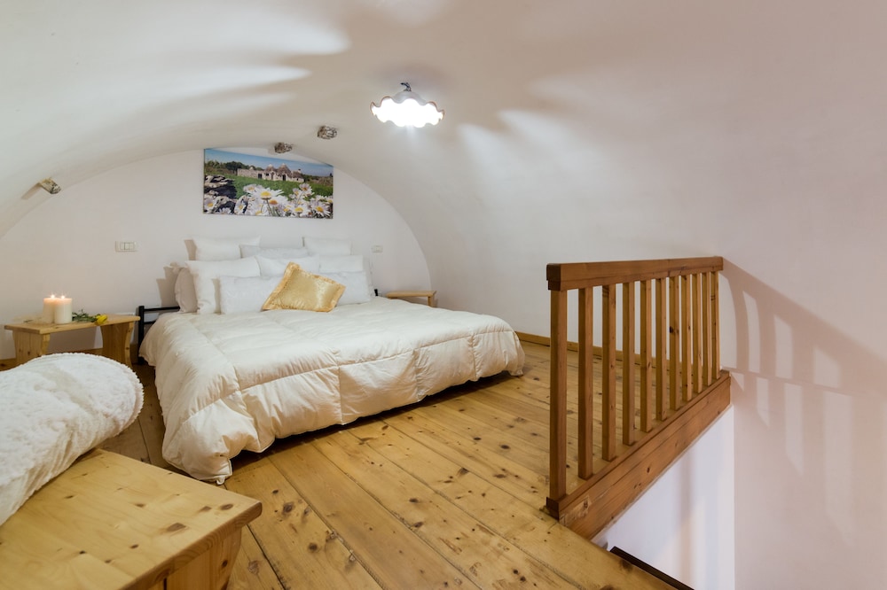 Traditional Duplex, 2 Bedrooms photo 3