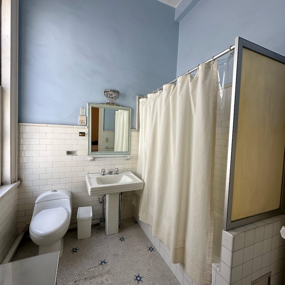 Classic Quadruple Room photo 3