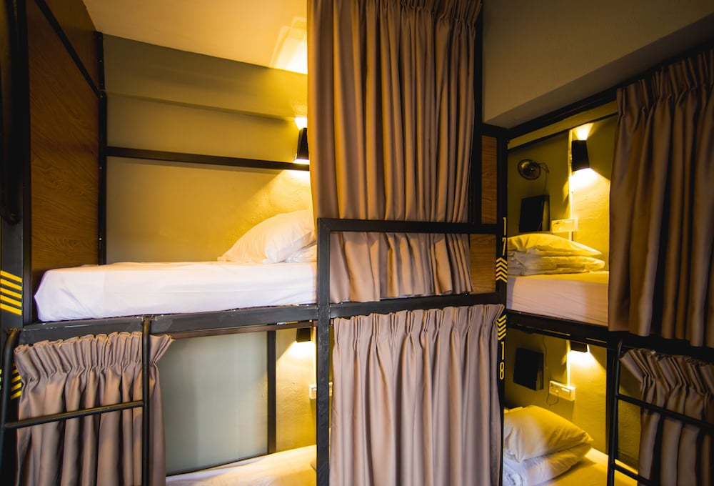 Bunk bed in 6-Bed mixed dormitory room photo 2