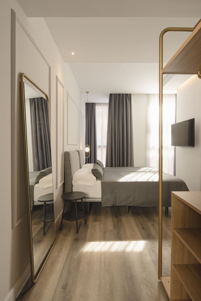 Economy Double Room (in the annex building) thumbnail 5