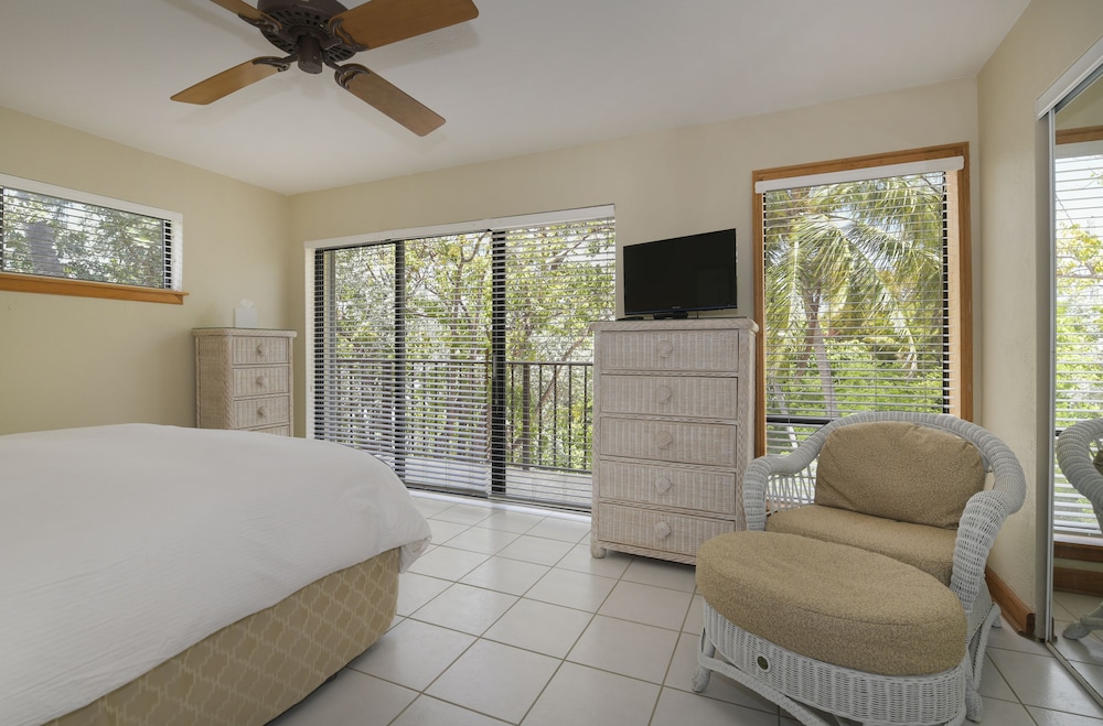Oceanfront Three Bedroom Villa photo 2