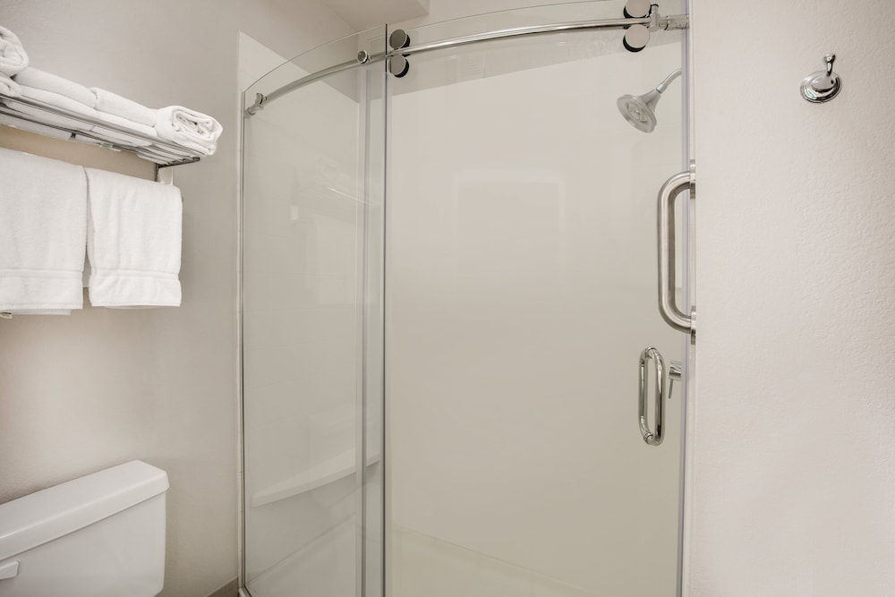 Standard Room, 1 King Bed, Jetted Tub - Photo 3