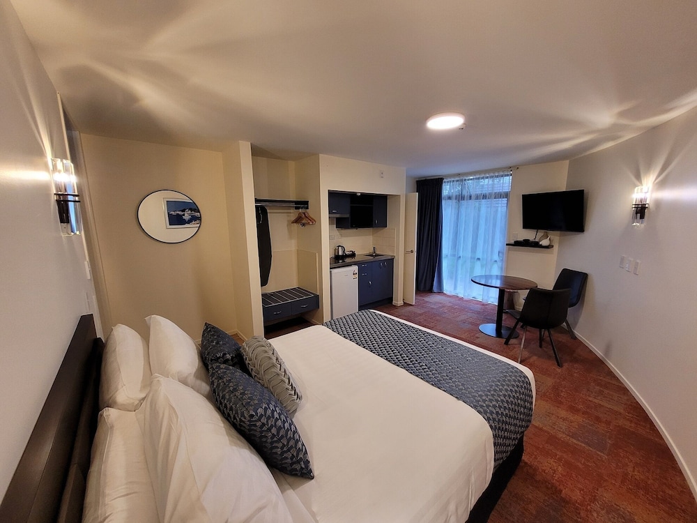 Basic Studio, 1 Queen Bed, Ground Floor - Photo 1