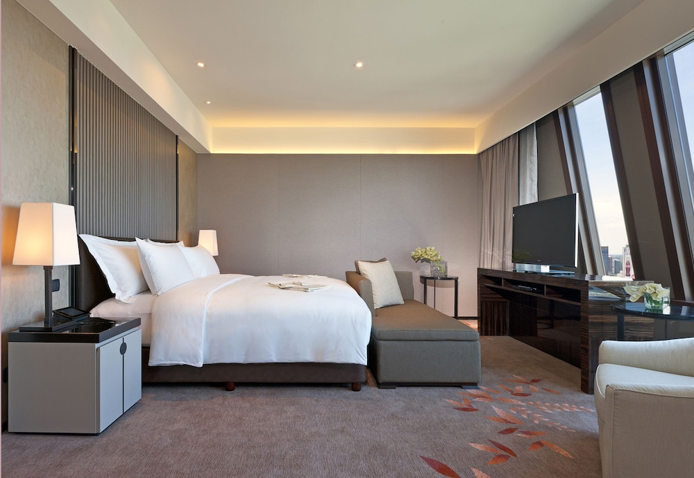 Premier Club, 1 King Bed photo 2