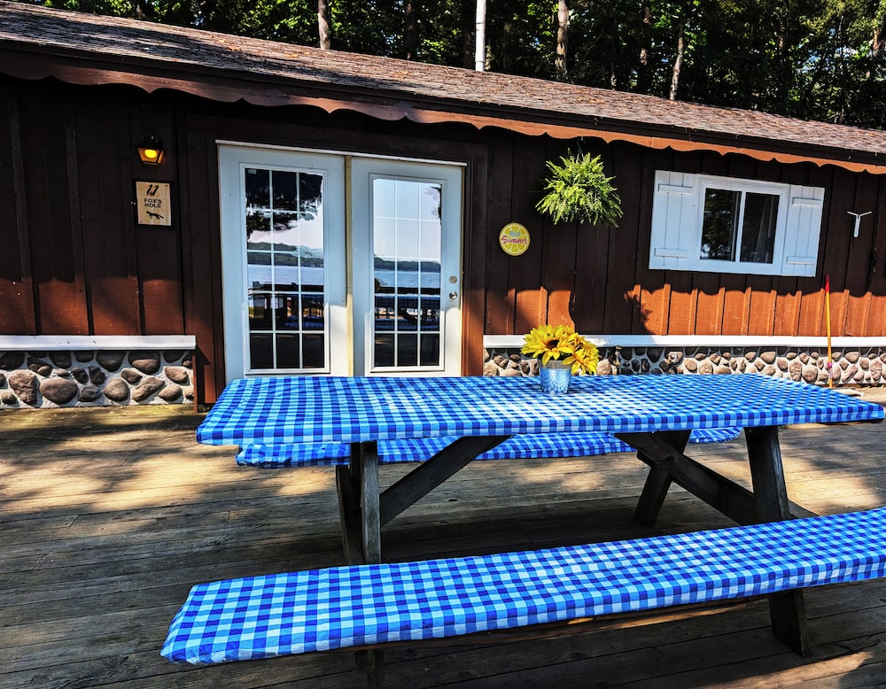 Fox's Hole - Cabin #11 | Lake View (Premium Amenities Included!) photo 2