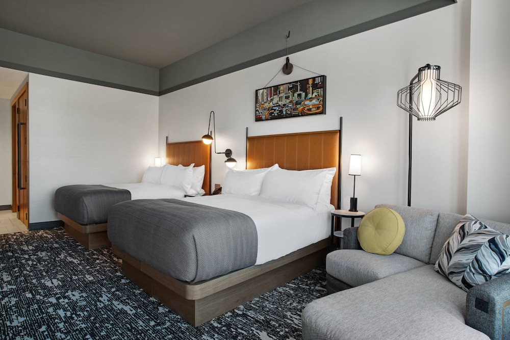 Room, 2 Queen Beds, City View (Mobility Accessible, Roll-in Shower) - Photo 3