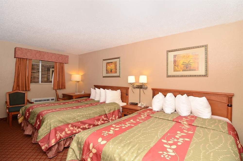 Room, 2 Queen Beds, Non Smoking - Photo 1